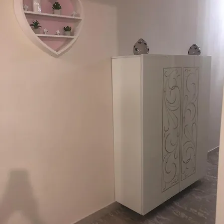 Alice's & House - Ospiti A Casa דירה *