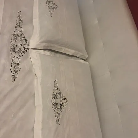 Alice's & House - Ospiti A Casa דירה